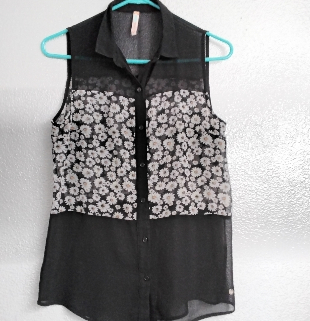 Sybilla Sleeveless Blouse/Tunic With Flowers    Sixe M